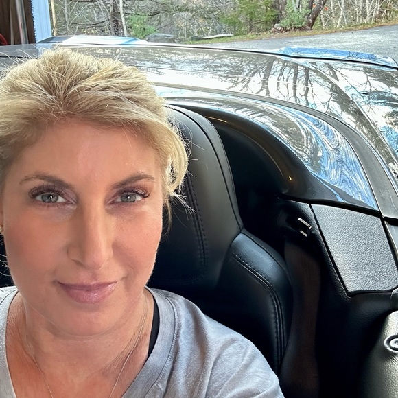 Meet your Posher, Stacie - Picture 1 of 2